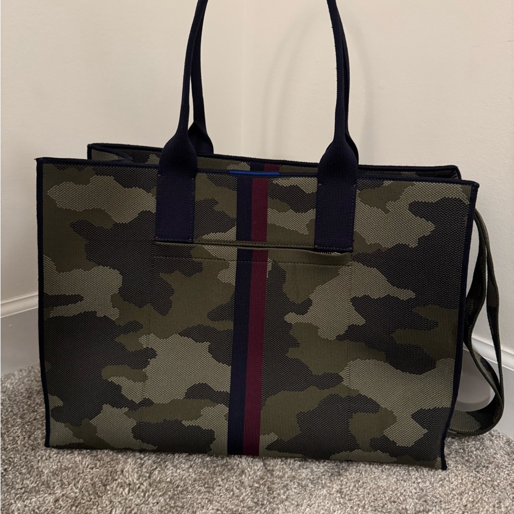 Rothy’s Classic Tote in Spruce Camo
